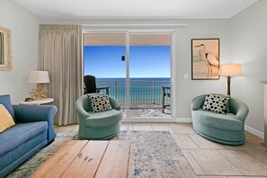 Leilighet, 1 kingsize-seng med sovesofa (Splash 503E-Sea His Grace) | Oppholdsområde | TV