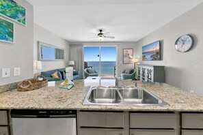 Leilighet, 1 kingsize-seng med sovesofa (Splash 503E-Sea His Grace) | Innvendig