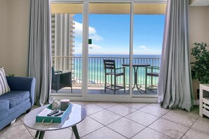 Appartamento, 1 letto king con divano letto (Shores of Panama 1212) | Area soggiorno | TV