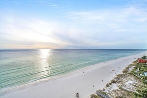 Apartment, Mehrere Betten (Majestic Beach Towers 1-1304) | Strand | Am Strand