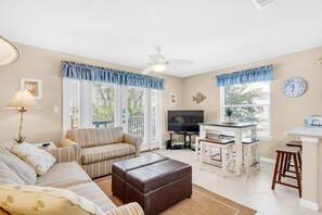 콘도, 킹사이즈침대 1개 및 소파베드 (Summerspell 210) | 거실 공간 | TV