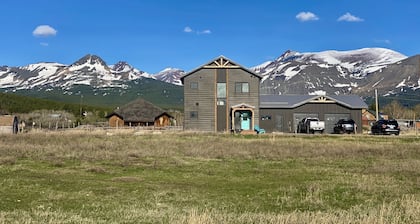Mountain Time House, Newly Built, Unobstructed Mountain View’s