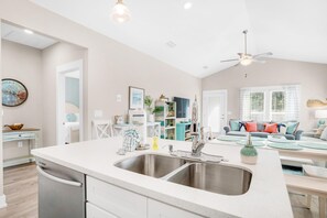 Private kitchen - Beach Life (Panama City Beach)