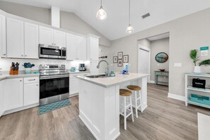 Private kitchen - Beach Life (Panama City Beach)