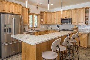 Fridge, microwave, oven, stovetop - New! Private Hot Tub | Ski in/out home at Big Sky Resort! (Big Sky)