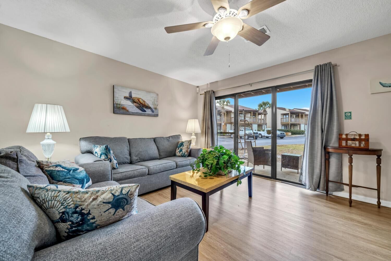 House, 1 Queen Bed with Sofa bed (Portside P6) | Living area