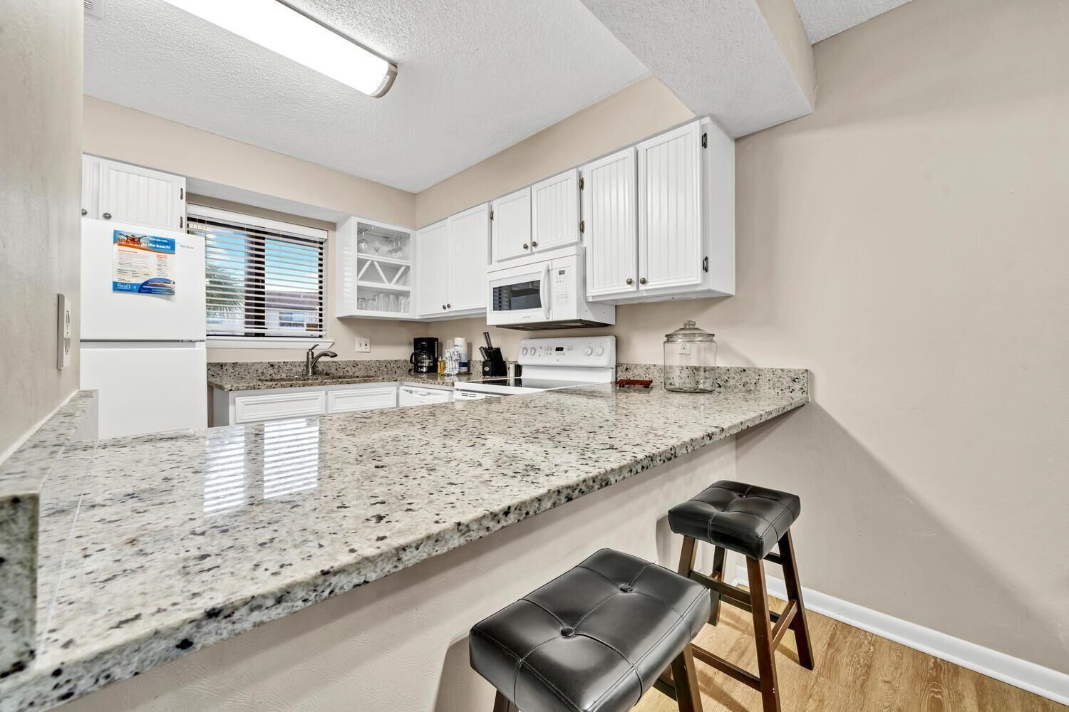 Townhome, 1 Queen Bed with Sofa bed (Portside P6) | Private kitchen | Oven, toaster