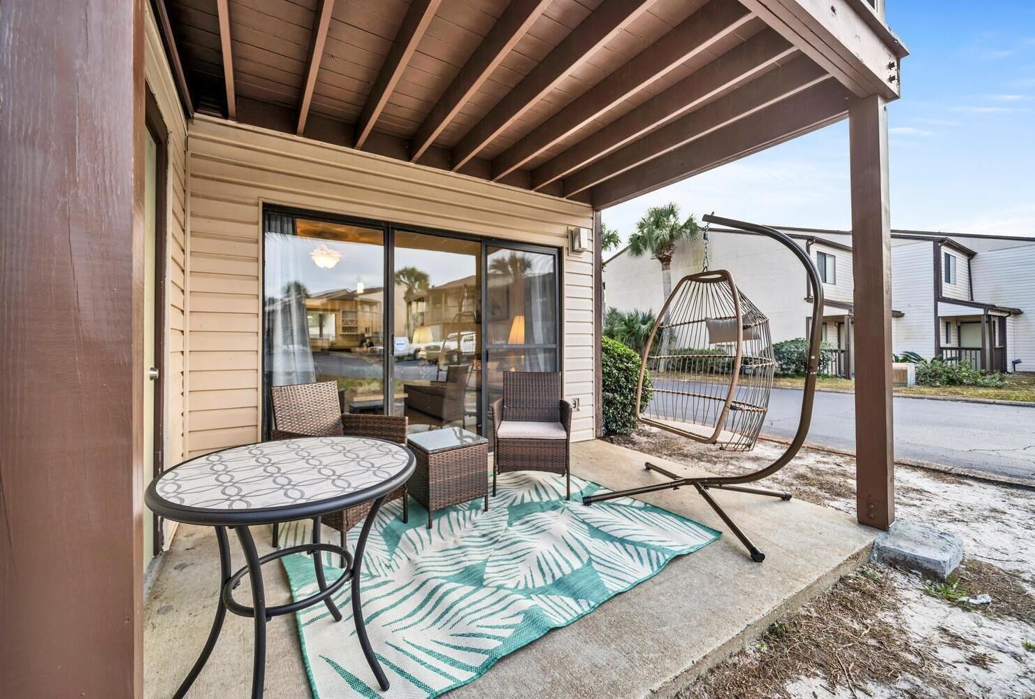 House, 1 Queen Bed with Sofa bed (Portside P6) | Outdoor dining