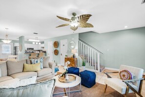 タウンホーム ベッド (複数台) (Beach Dream) | リビング エリア | テレビ