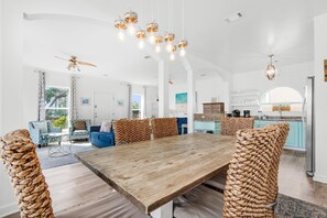 Casa, varias camas (Miramar Charms) | Restaurantes