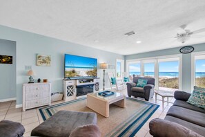 Living area - Belles Beach House (Panama City Beach)