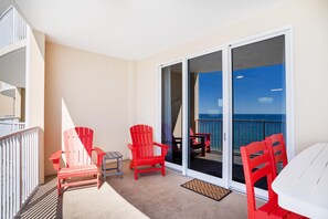 Lägenhet - flera sängar (Ocean Villa 1303) | Restaurang utomhus