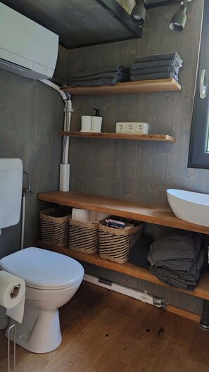 Regadera, amenidades de baño ecológicas, secadora de cabello 