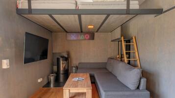 Smart TV, fireplace, ping pong
