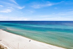 Apartment, 1 King-Bett und Schlafsofa (Celadon 1103 - Beach Paradise) | Strand