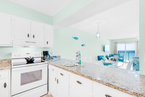 Condo, 1 King Bed with Sofa bed (Island Echos #4D) | Private kitchen - Island Echos #4D (Fort Walton Beach)