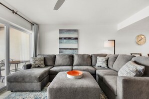 Resortwoning, meerdere bedden (The Sand Trap- Costa del Sol C-9) | Woonruimte | Een televisie