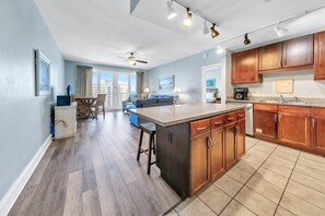 Condo, Multiple Beds (Laketown Wharf 806) | Interior