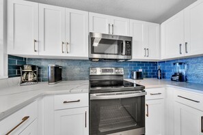 Private kitchen - Majestic Beach Towers 1-1014 (Panama City Beach)