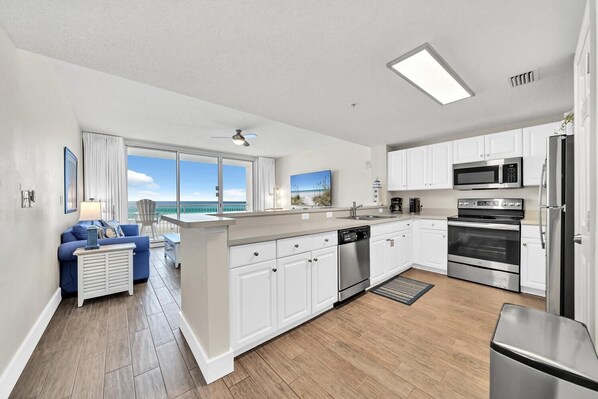 Leilighet, 1 kingsize-seng med sovesofa (Majestic Beach Towers 1-1014) | Eget kjøkken | Ovn og brødrister