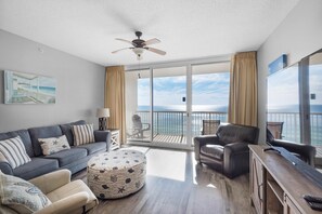 Leilighet, flere senger (Majestic Beach Towers 2-803) | Oppholdsområde | TV