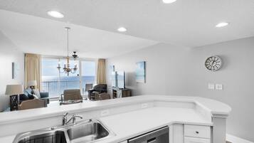 Appartement, Meerdere bedden (Majestic Beach Towers 2-803) | Interieur