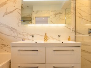 تجهيزات دش، مجففات شعر، مناشف