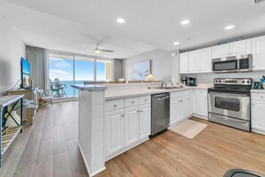 Condo, 1 King Bed with Sofa bed (Majestic Beach Towers 1-2205) | Private kitchen