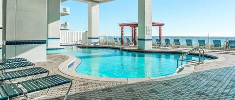 Bloc d'apartaments, 1 llit de matrimoni gran i sofà llit (Majestic Beach Towers 1-2205) | Piscina | Piscina coberta i piscina a l'aire lliure