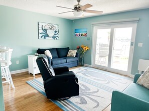 Condo, 1 King Bed with Sofa bed (Crabby Lagoon C104) | Living area