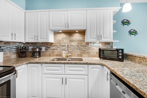 Condo, 1 King Bed with Sofa bed (Crabby Lagoon C104) | Private kitchen