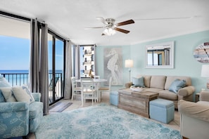 Living area - Sunbird 810e (Panama City Beach)
