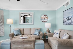 Living area - Sunbird 810e (Panama City Beach)