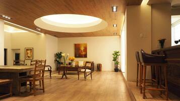 Departamento básico | Área de sala de estar | Smart TV y servicios de streaming