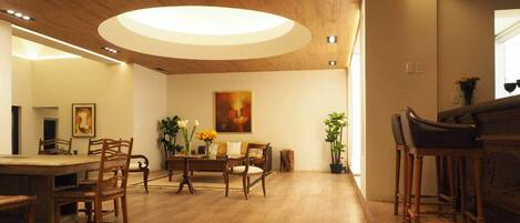 Apartemen Basic | Area keluarga | Smart TV dan layanan streaming