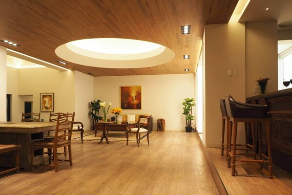 Apartemen Basic | Area keluarga | Smart TV dan layanan streaming