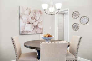 Appartamento, 1 letto king con divano letto (Hidden Dunes Beach Cottage 208- Dune ) | Pasti
