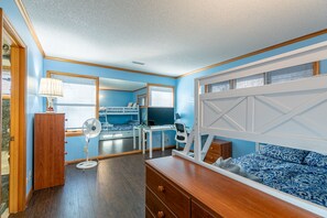 4 bedrooms, iron/ironing board, WiFi, bed sheets