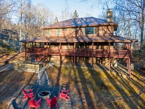 Exterior - Eagles Rest - Quiet area with hot tub, pets welcome! (Fleetwood)