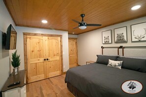 2 bedrooms, desk, iron/ironing board, WiFi