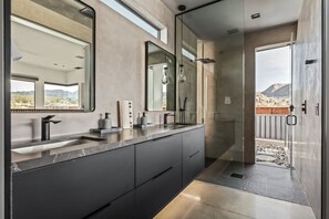 Shower, hair dryer, towels - Cactus Cove by Fieldtrip - 4bd villa w Pool, Spa, and Views (Joshua Tree)