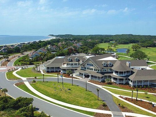Gorgeous Sunsets on Pelican Beach! Walk to Pools! Amenity Access included! 2 Dogs - 30# max