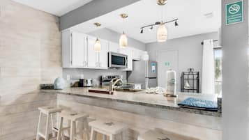 Appartamento, letti multipli (Sandprints A6- Life of Riley) | Cucina privata | Forno, tostapane