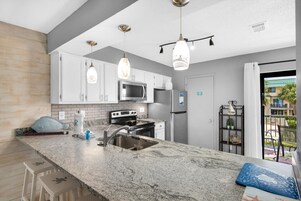 Condo, Multiple Beds (Sandprints A6- Life of Riley) | Private kitchen