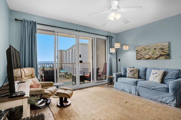 Condo, 1 cama Queen size y sofá cama (Ariel Dunes I 606) | Área de sala de estar | Televisión 