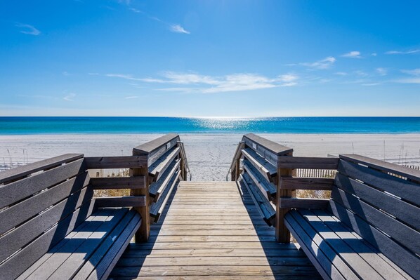 Appart'hôtel, 1 très grand lit et 1 canapé-lit (Beach Resort 214) | Plage