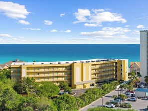 コンドミニアム キングベッド 1 台ソファーベッド付き (Beach Resort 214) | 外観