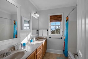 Maison, plusieurs lits (Blue Mountain Breeze) | Salle de bain
