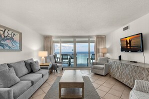 公寓客房, 多張床 (Shoreline Towers 2115) | 起居區 | 電視