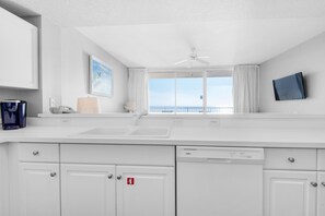 公寓客房, 多張床 (Majestic Beach Towers 1-1210) | 住宿內部
